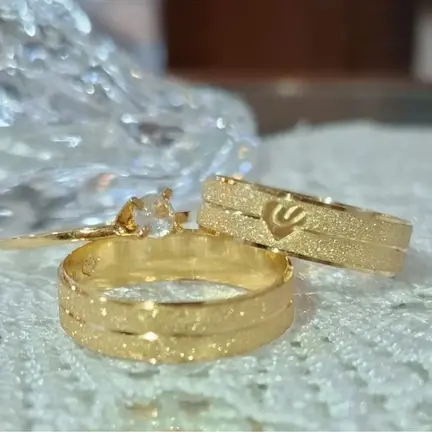 Par de alianças modelo 16 em ouro 18K com acabamento fosco
